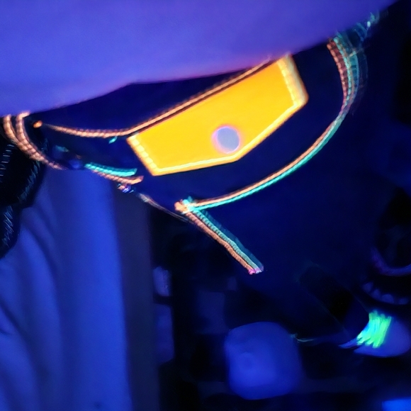 Coogi 42 blacklight (3d glasses required) - Picture 4 of 16